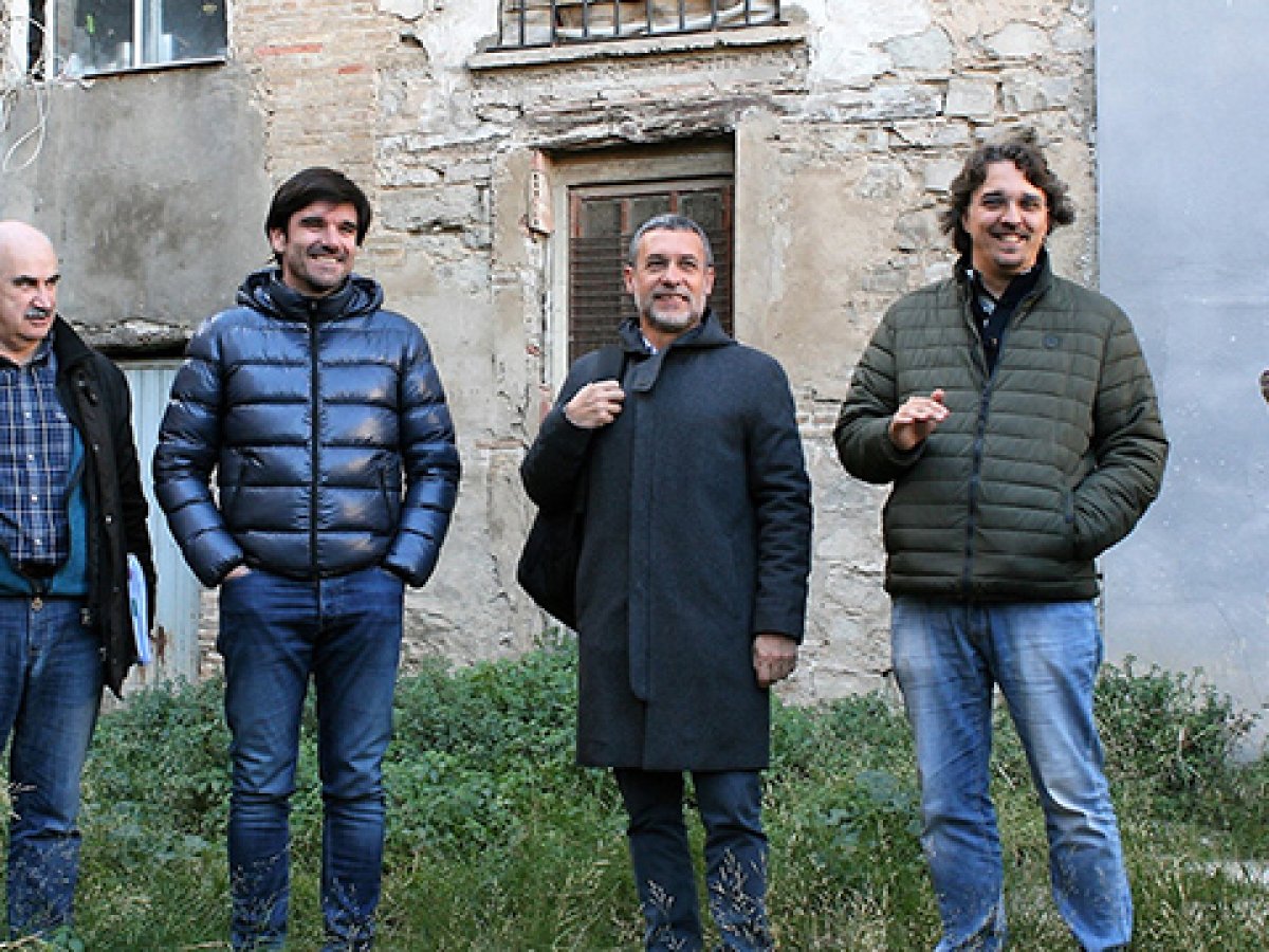 El director de Nasuvinsa, José Mª Aierdi, el alcalde Eneko Larrarte, el vicepresidente Miguel Laparra y los concejales Daniel López y Marisa Marqués, en el Horno de Coscolín de Tudela